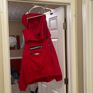 Member only jacket keeps your warm with good size pockets
